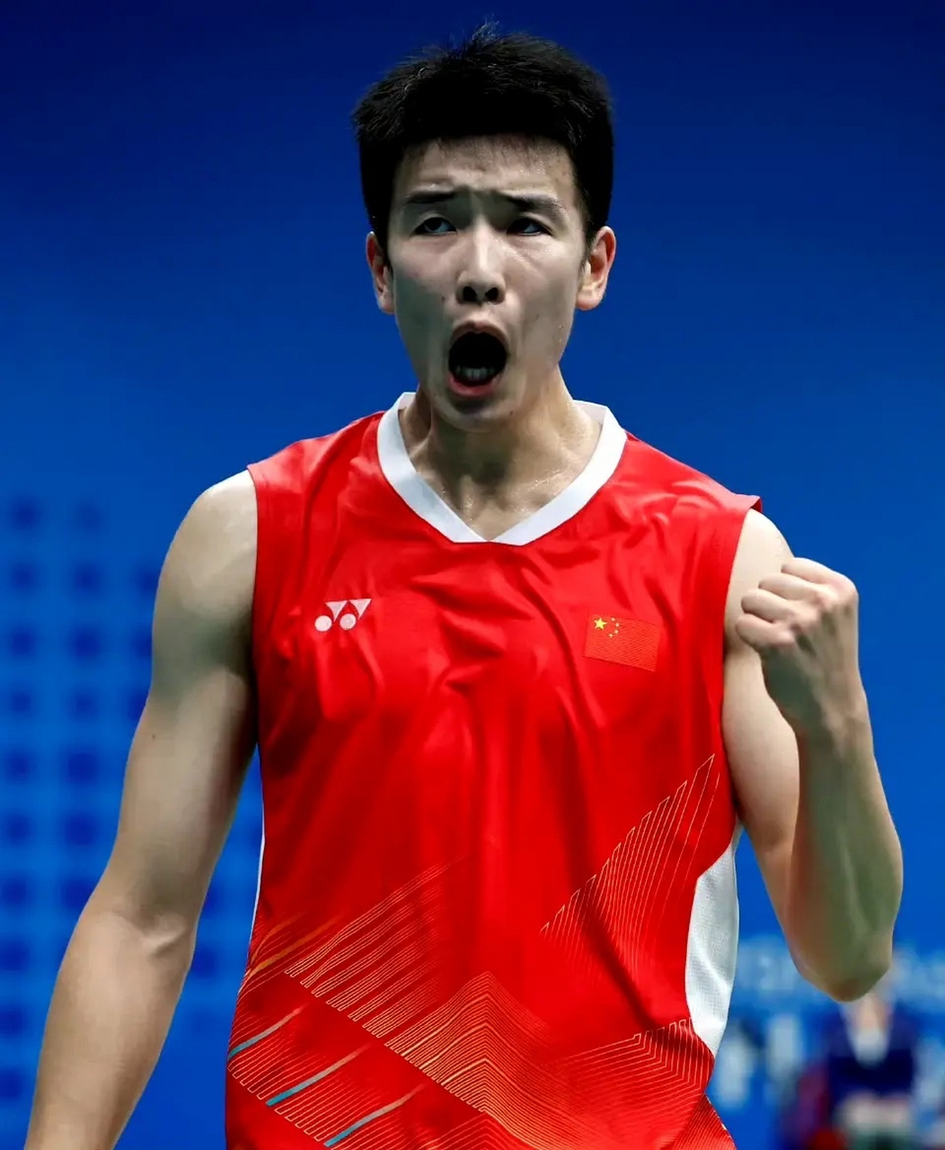 谌龙笑着说:我可以 谌龙退役的时候,担忧地拍了拍肩膀,问:交给你啦?