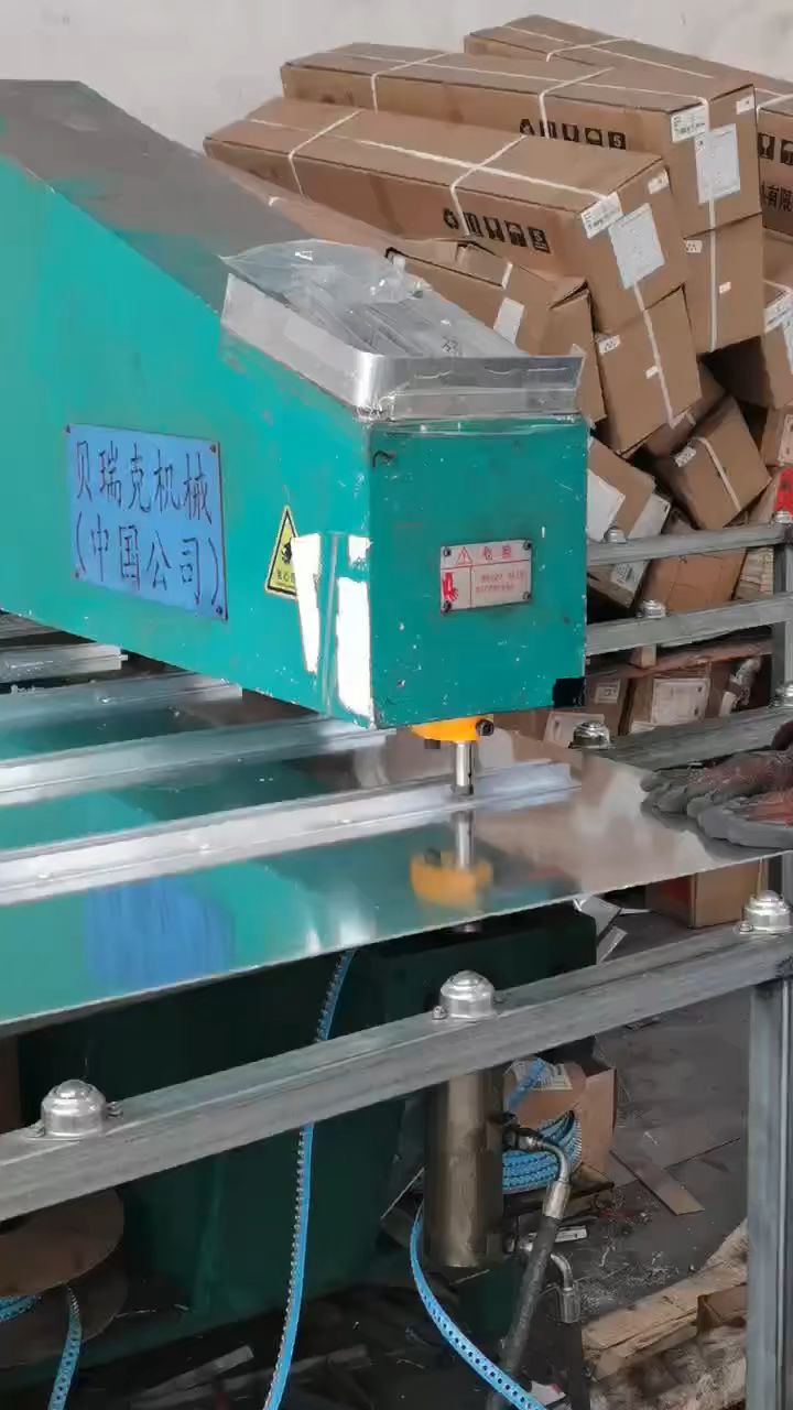 交通标志牌铆钉机,贝瑞克标志牌自动铆钉机