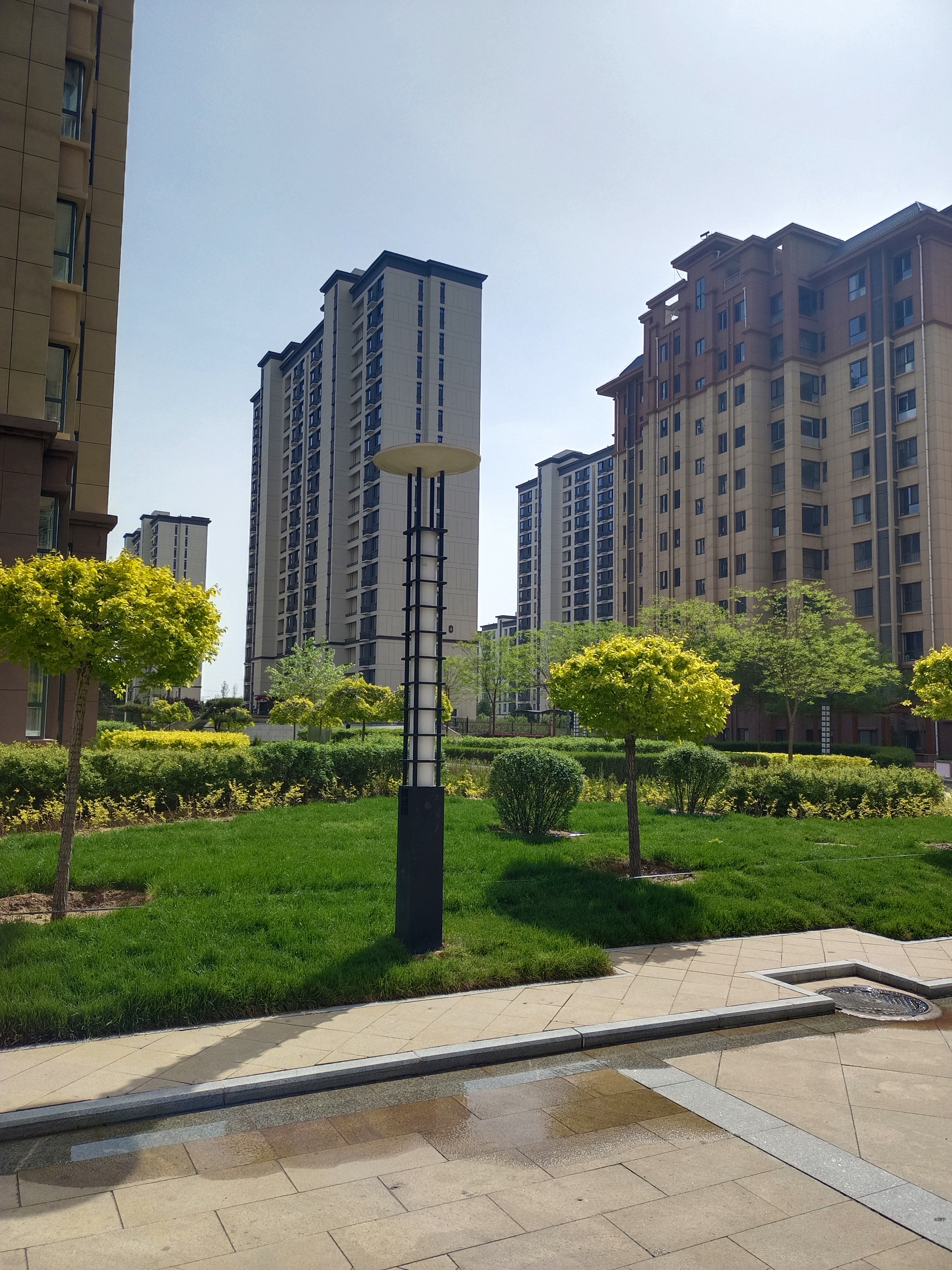 我问:你家几套房?