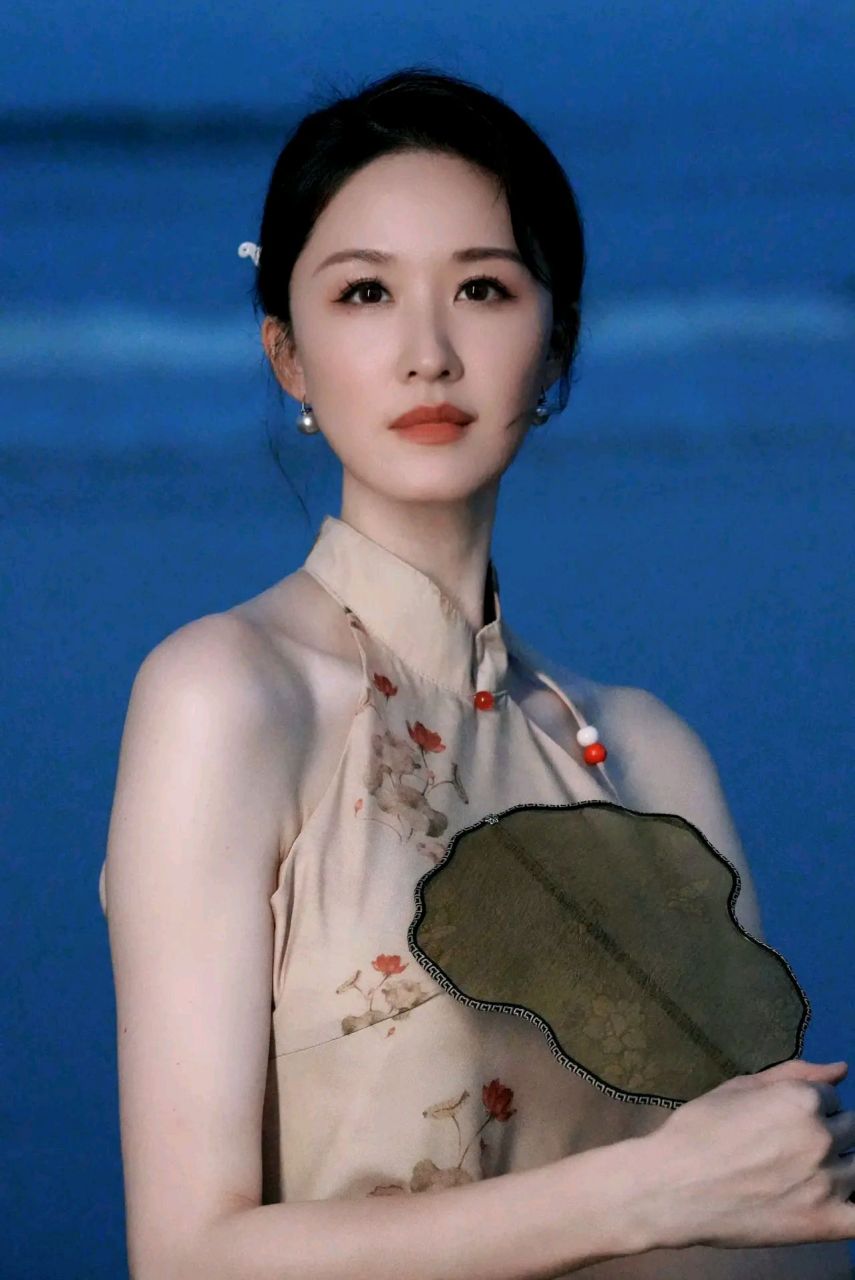 张雯,演员,毕业于上海戏剧学院.