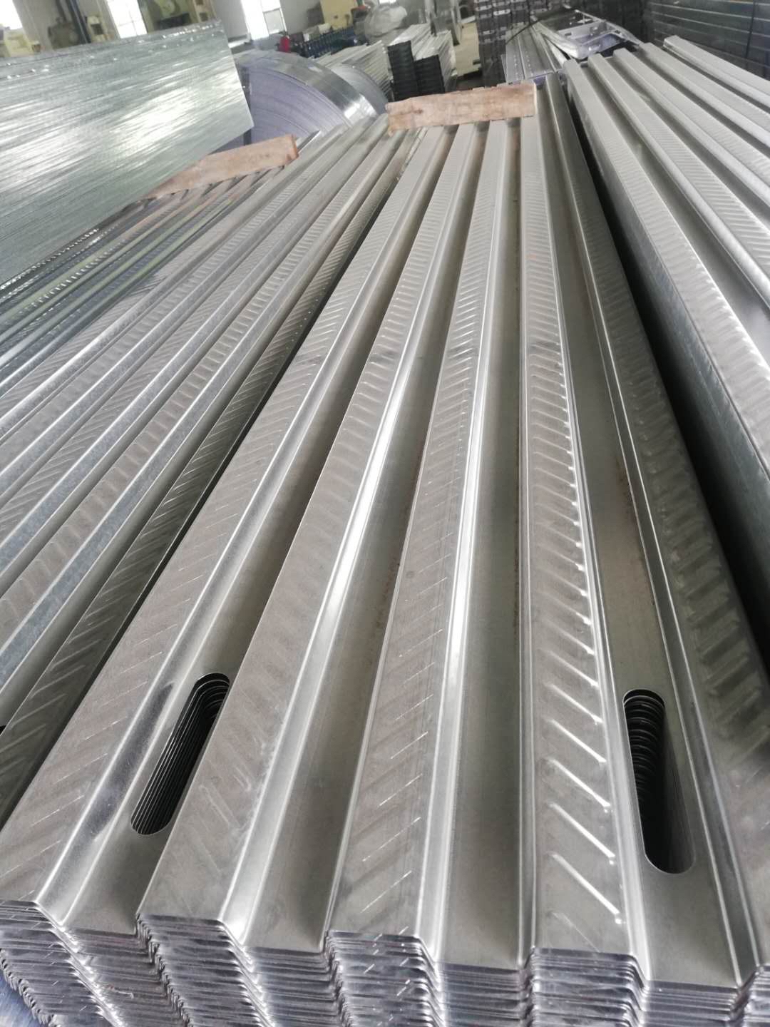 新型压瓦钢跳板