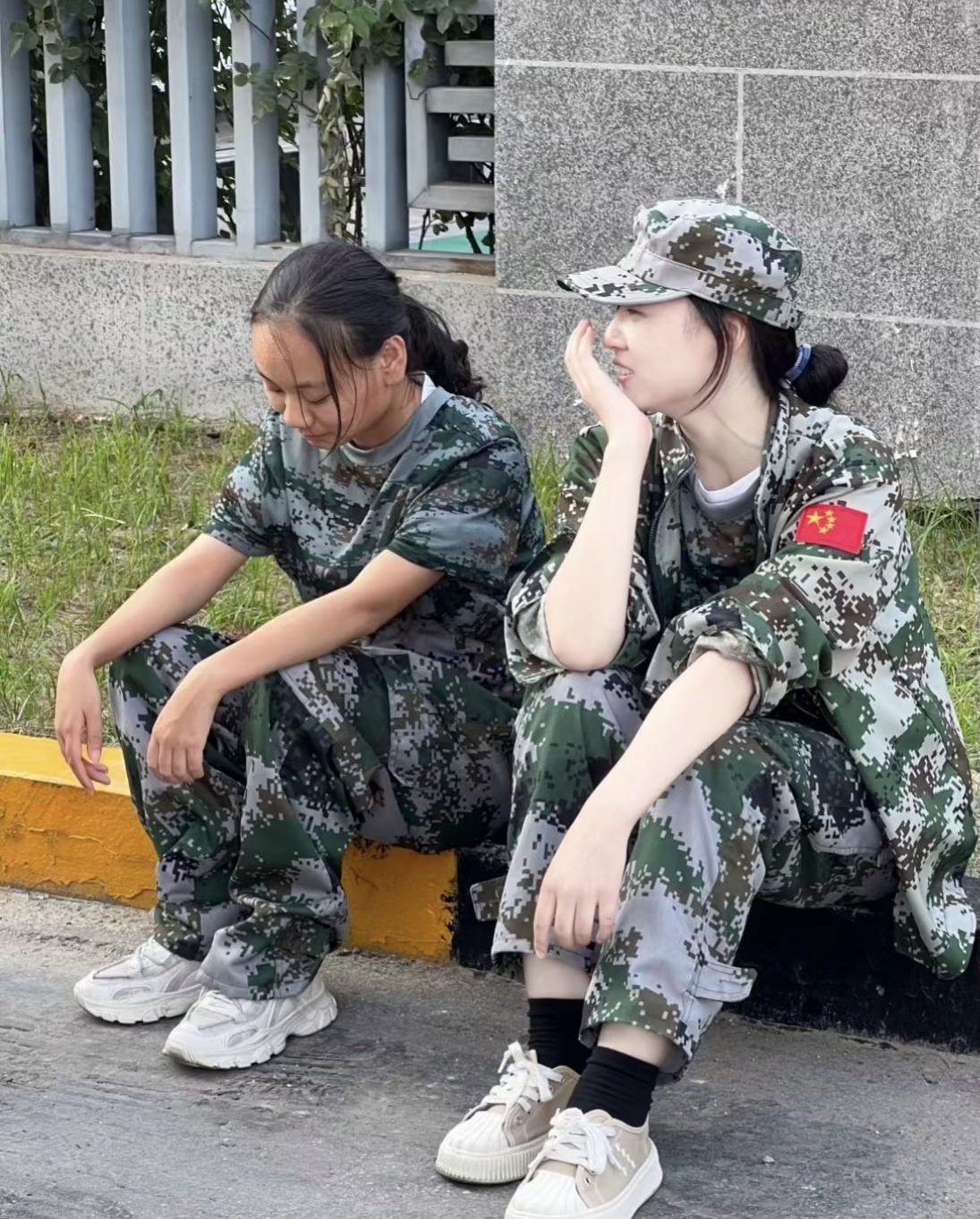 同样是军训有些女孩子就是晒不黑