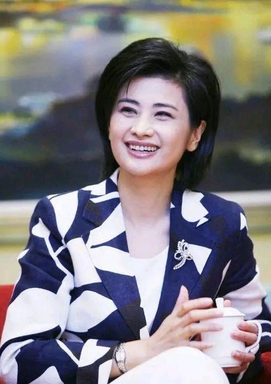 2005年,凤凰卫视的主持人吴小莉icon,突然得知自己在浙江还有一个亲哥