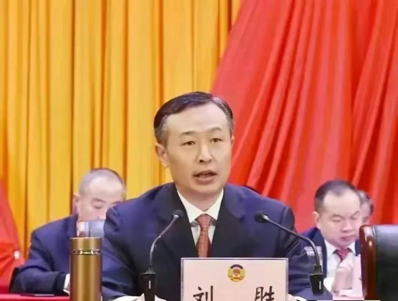 寡廉鲜耻,霍邱县原县委书记刘胜把漂亮性感表妹变成了情人,大肆收受