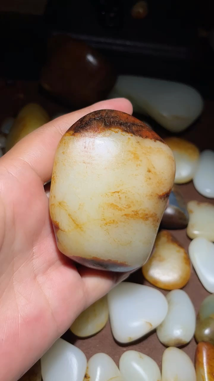 籽料天地皮3105克顺眼来聊