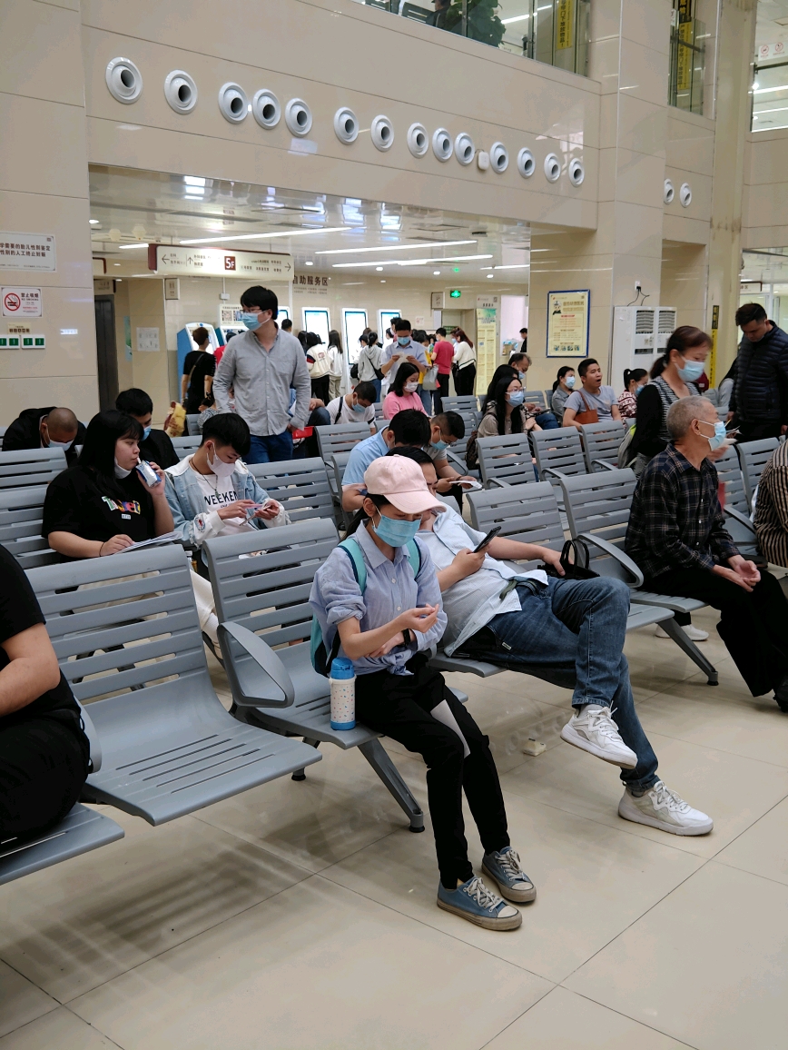 健康# # 进医院看来还是戴口罩好!大家都是这样