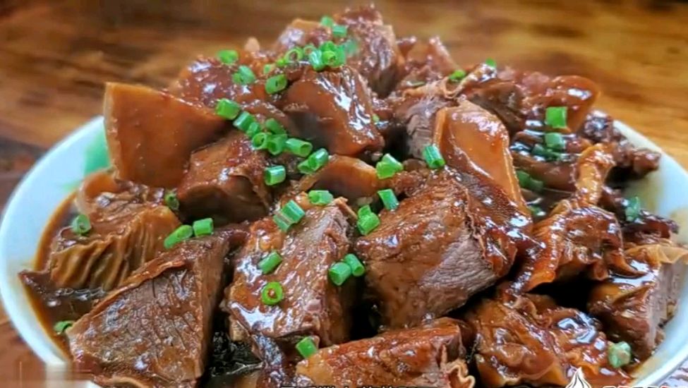 砂锅炖牛腩新式做法,不仅有创意,还特别香浓开胃
