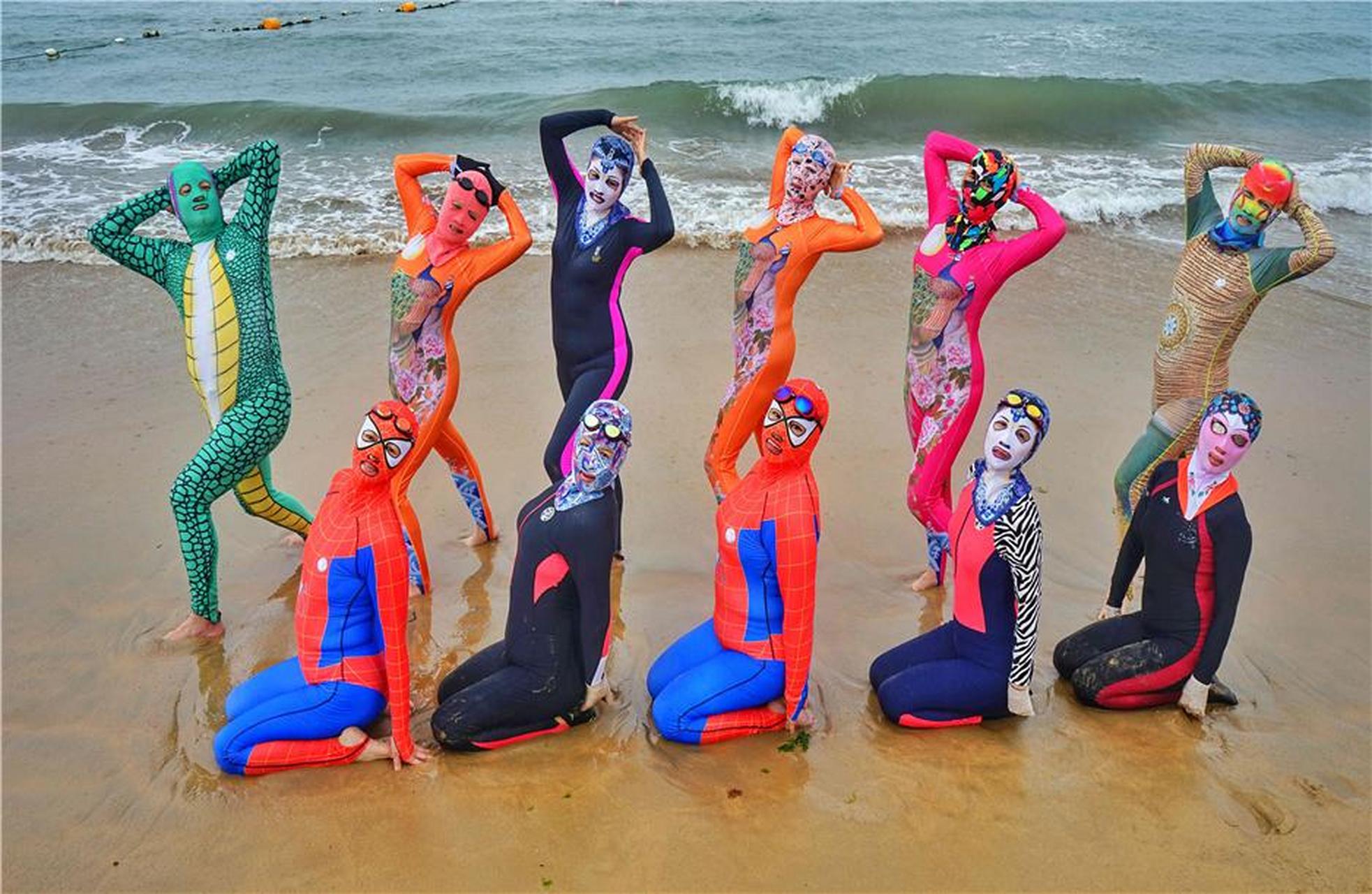 比基尼遮住三点,脸基尼露出三点,是不是很形象?