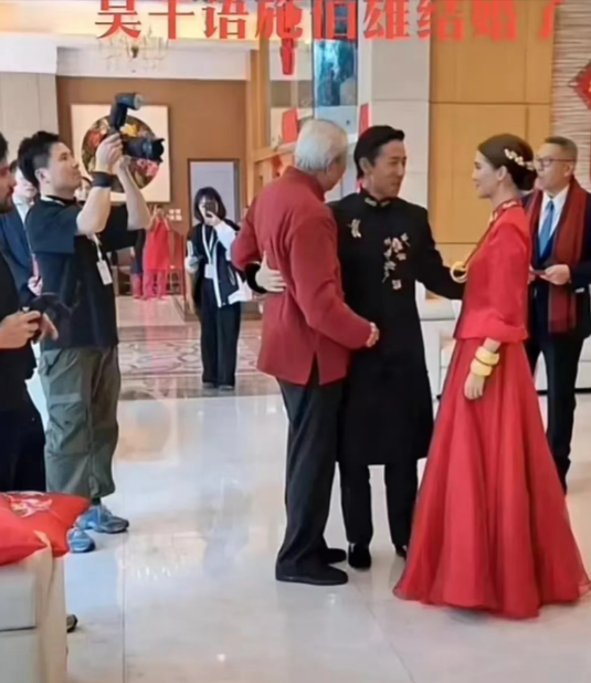 香港顶级"名媛"终于迎来盛大的婚礼,多少豪门松了口气!