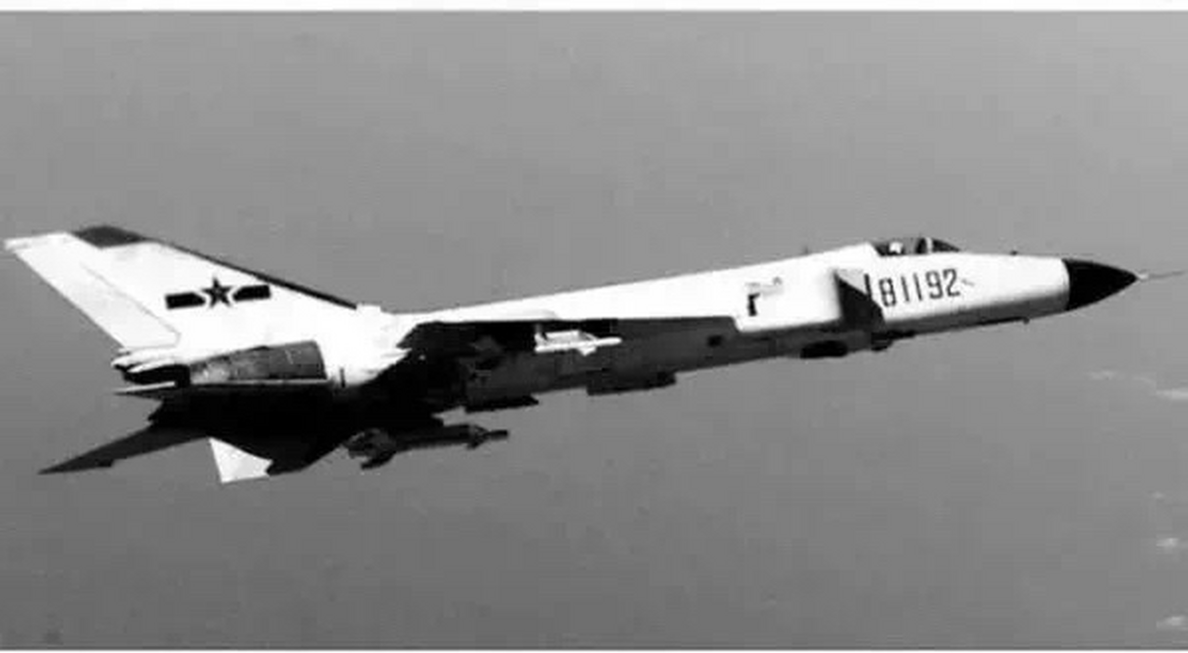 2001年4月1日,王伟为保卫祖国领空遭美机撞机,被迫跳伞坠海壮烈牺牲.