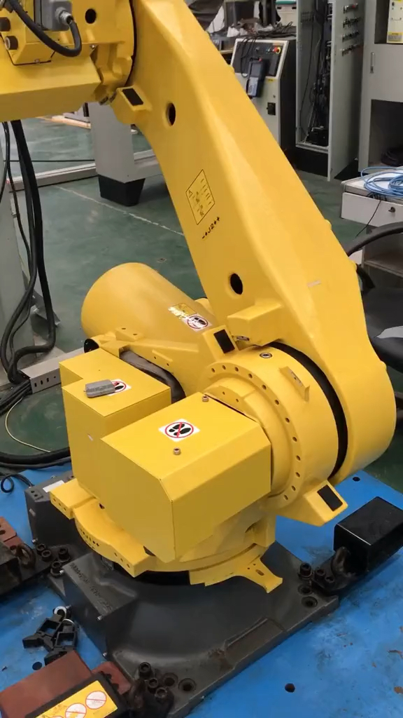 日本机器人黑色的机械式限位器居然是用胶水粘上去的能粘牢固吗