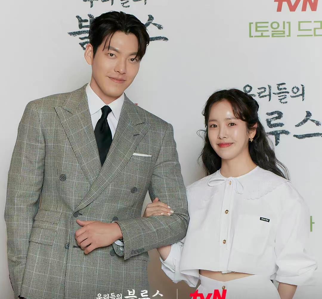 相恋七年金宇彬申敏儿罕见同台宣传新剧,男方紧盯女友眼神拉丝