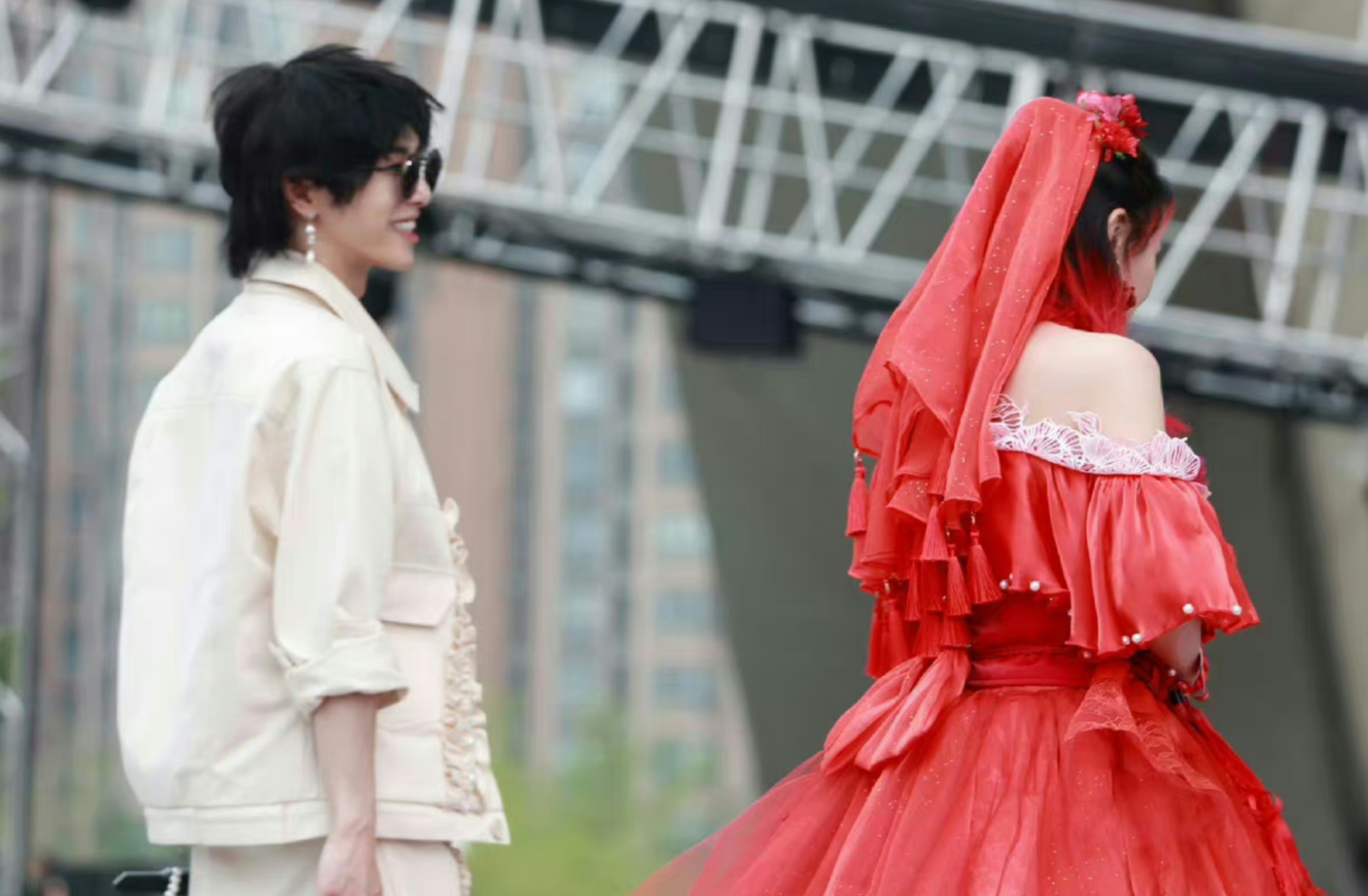 华晨宇与歌迷双向奔赴的爱,哭哭!网友:心疼!心软软!