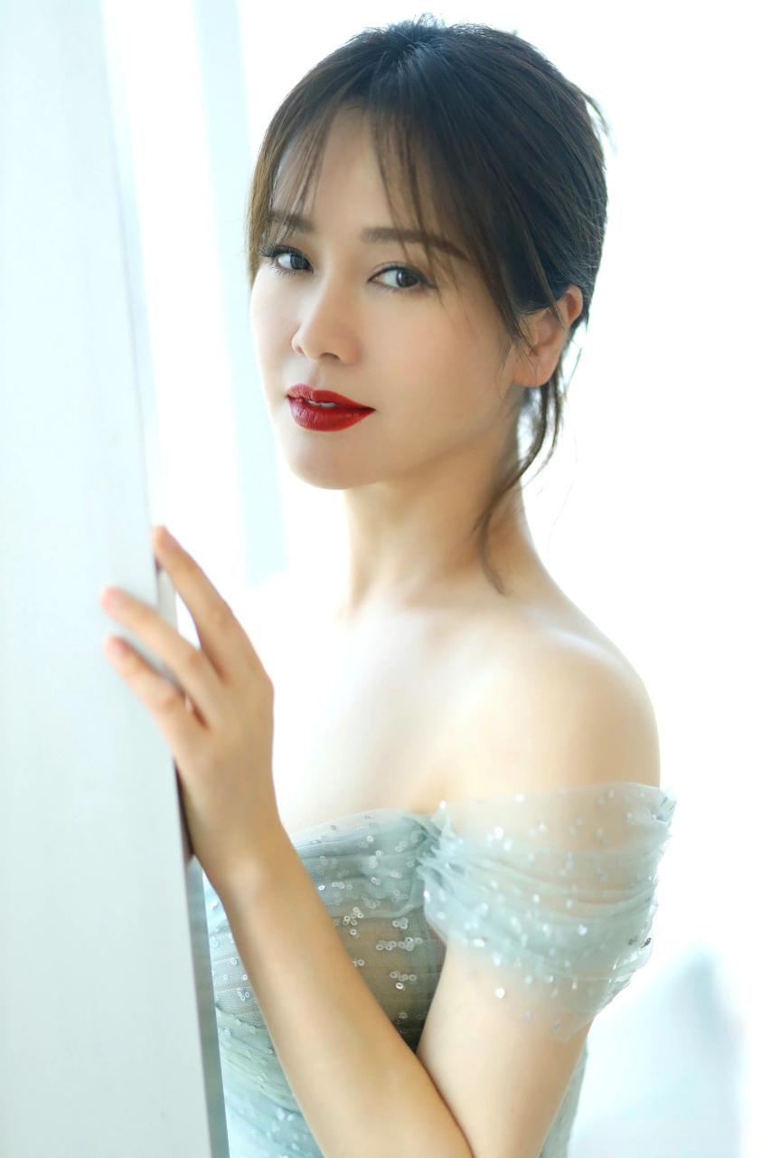 左小青# "攒钱如针挑土,败家似水推沙",这句老人言意指积攒钱财艰难