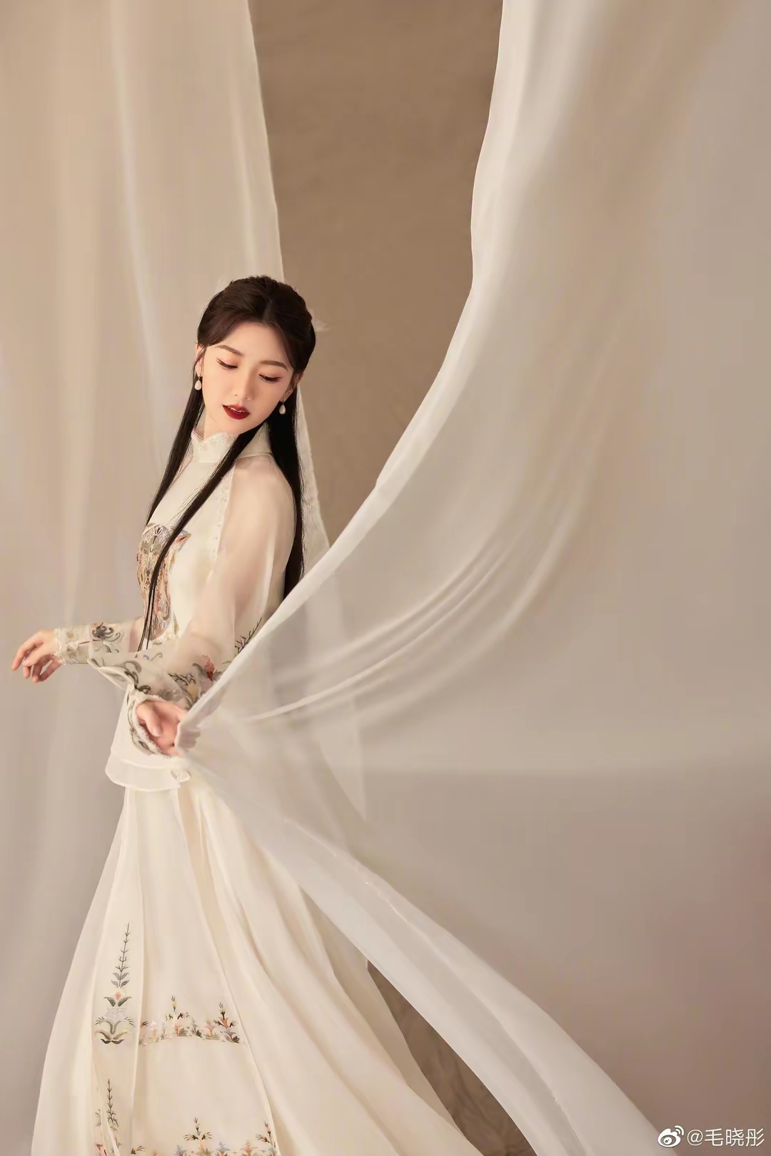 毛晓彤古装照曝光,太惊艳了