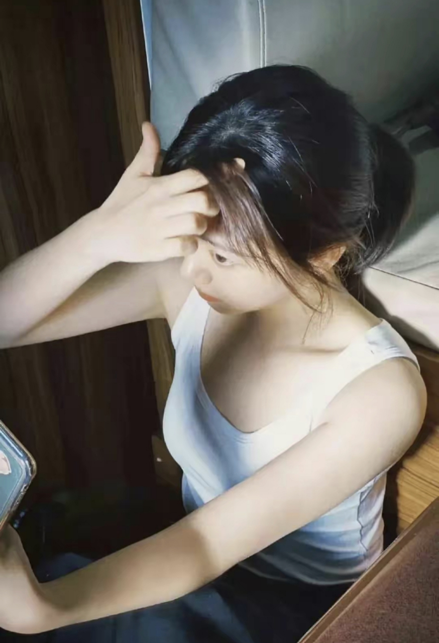 网友:美少女的事你少管,谭松韵生活照,清纯迷人  谭松韵,长相甜美