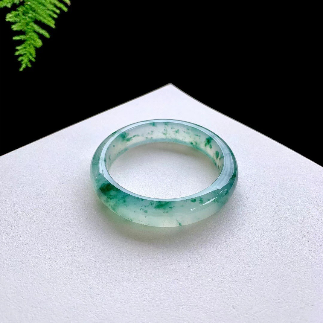 天然翡翠冰底飘蓝花手镯|一款缅甸翡翠冰底兰花颜色漂亮的手镯