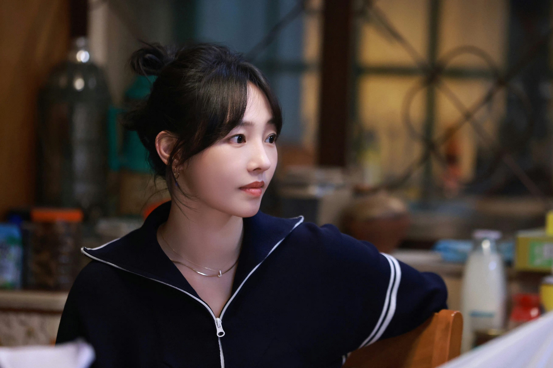 白百何 骄阳伴我 最新剧照,轻松拿捏职场风穿搭~ #秋日生活创作季