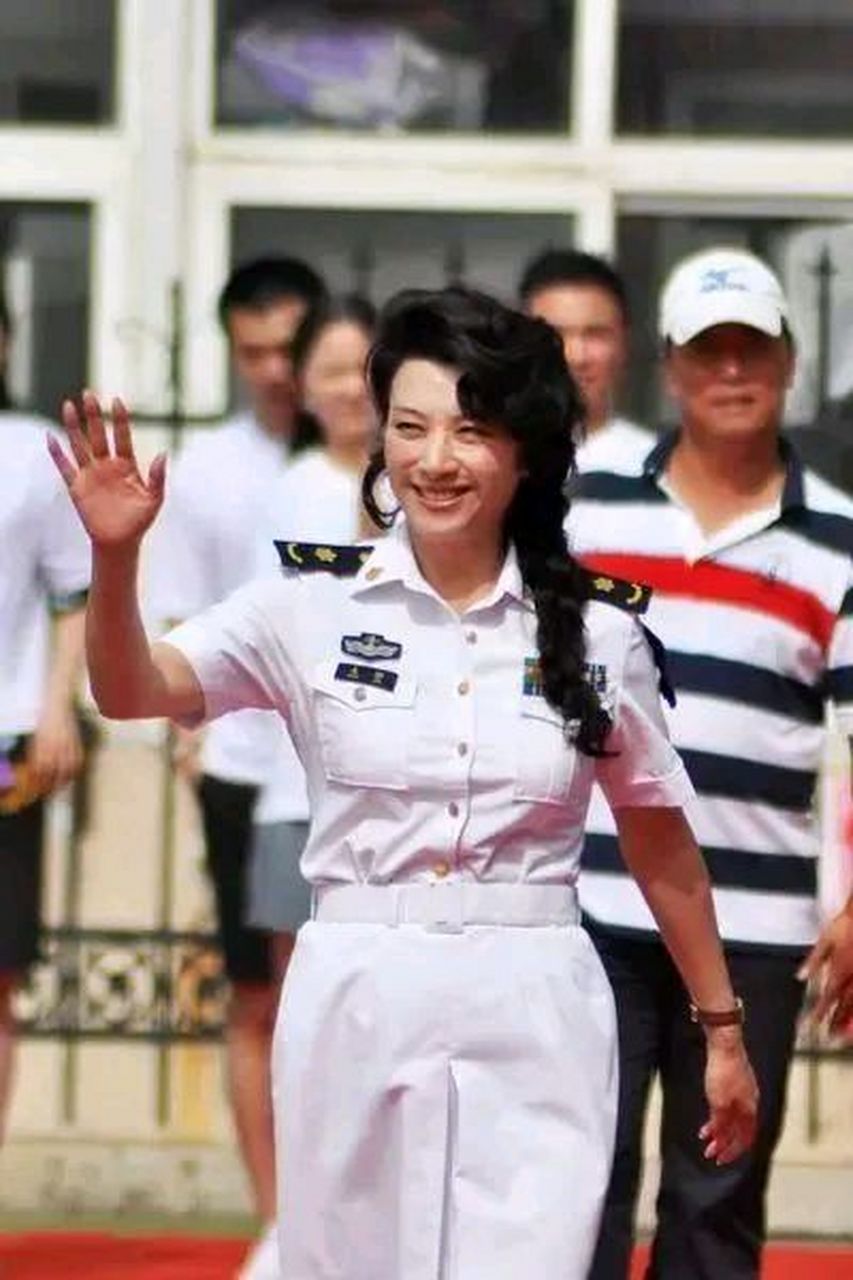 海军大校,王静!