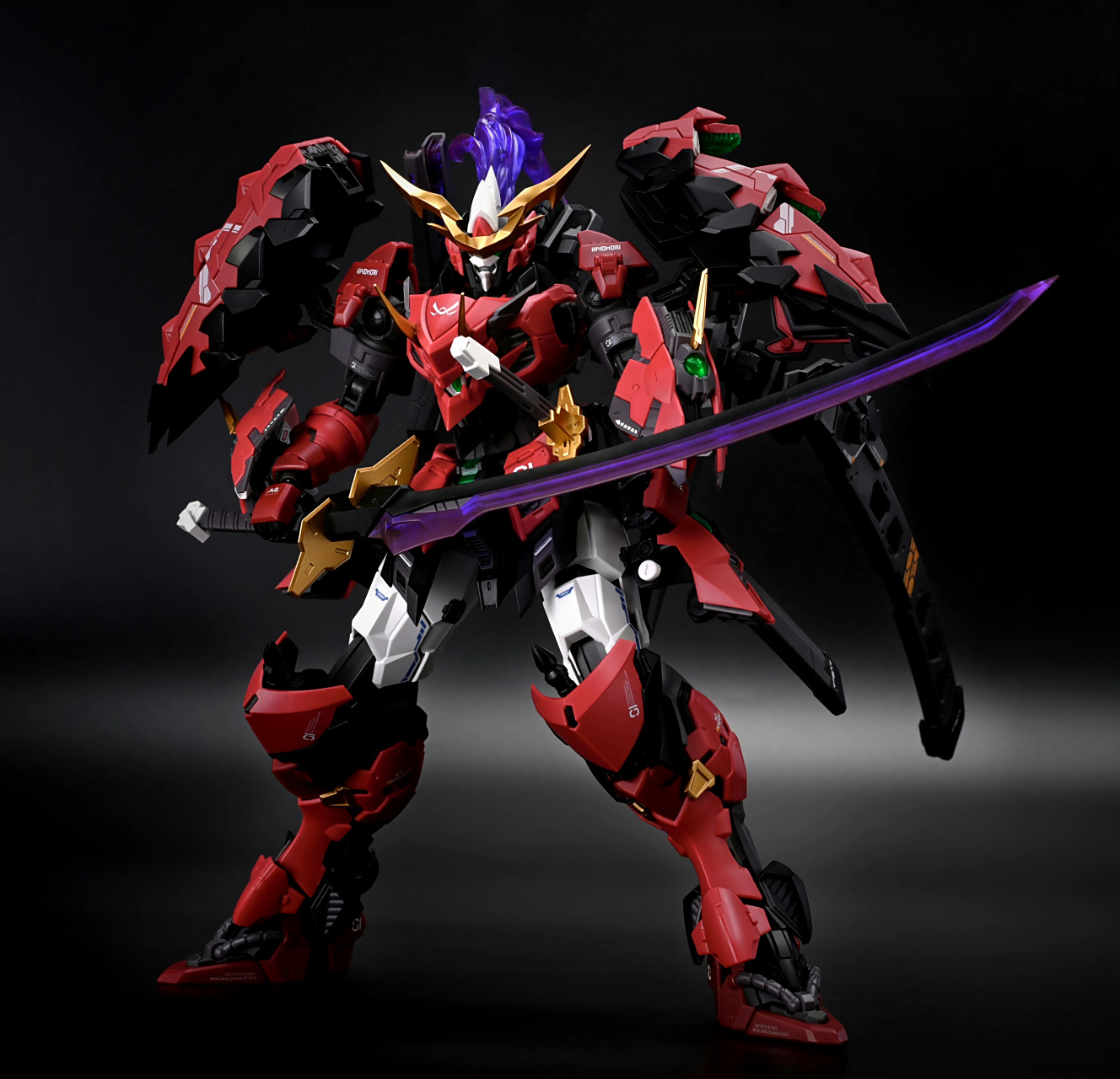 模型欣赏:铭匠传 赤鬼若·清盛 人形机甲 彩色模型公开,高度23厘米.