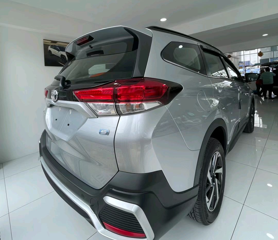 酷似"小汉兰达",丰田rush海外曝光,或售9万,家用suv新标杆