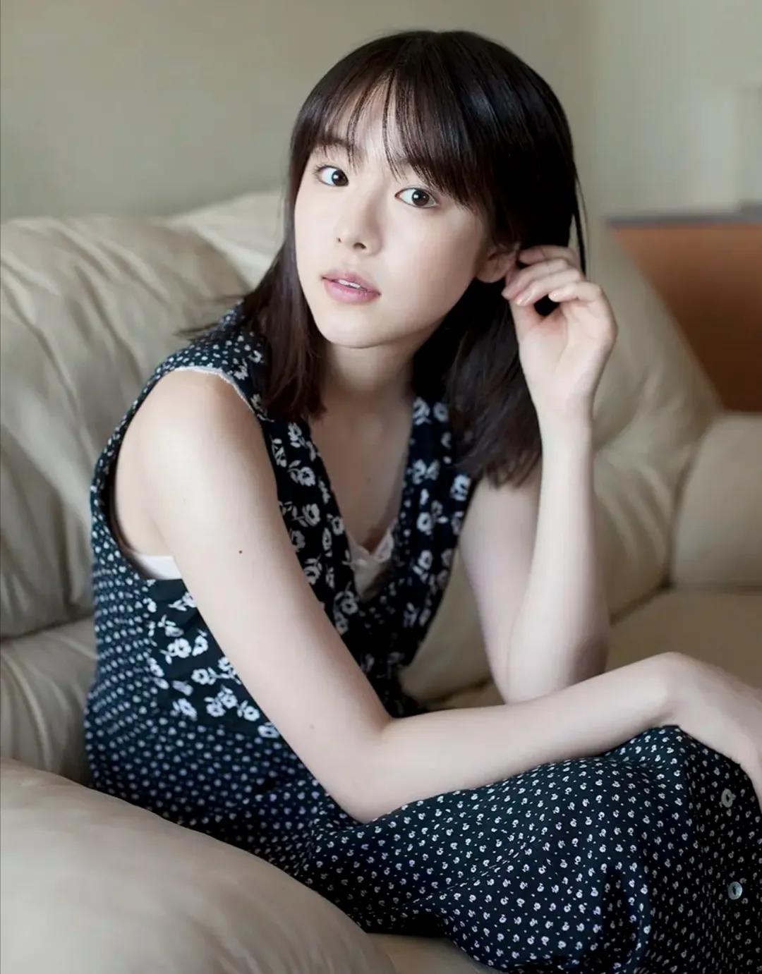 唐田英里佳写真