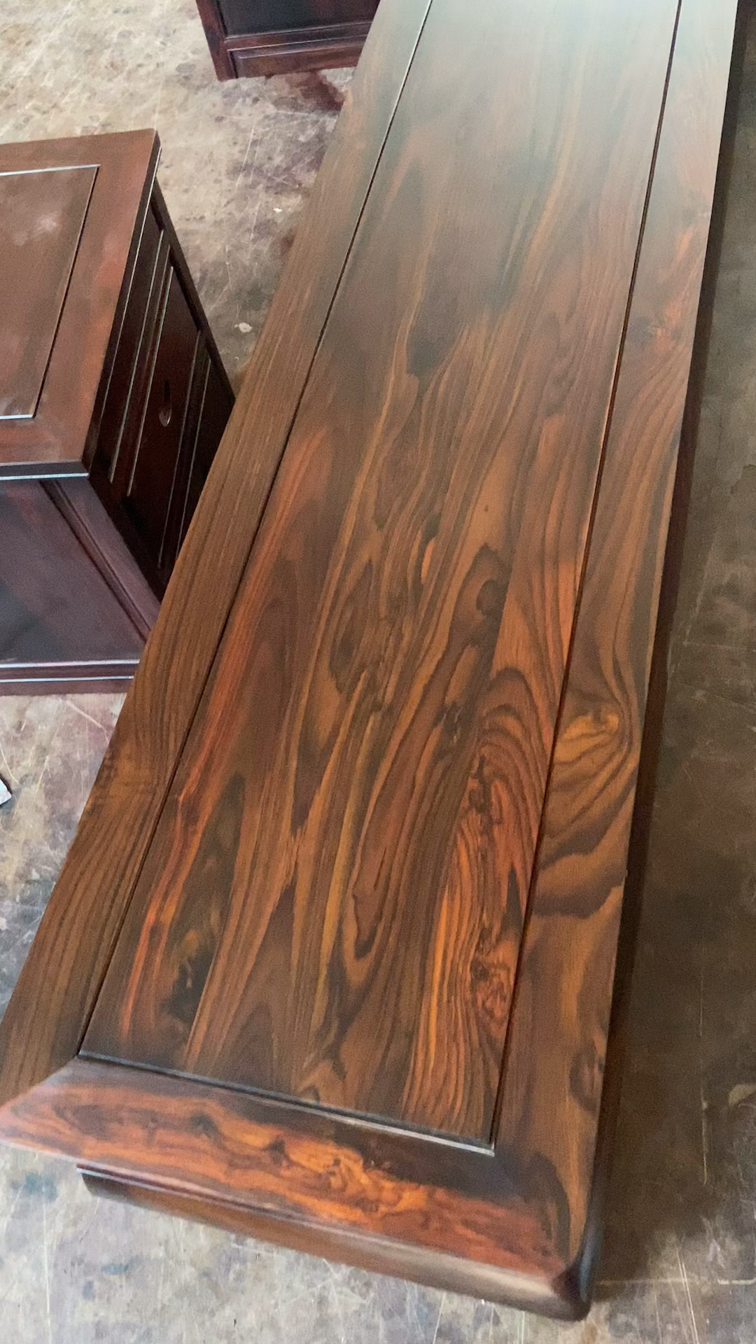 阔叶黄檀四抽电视柜印尼黑酸枝原木擦蜡效果