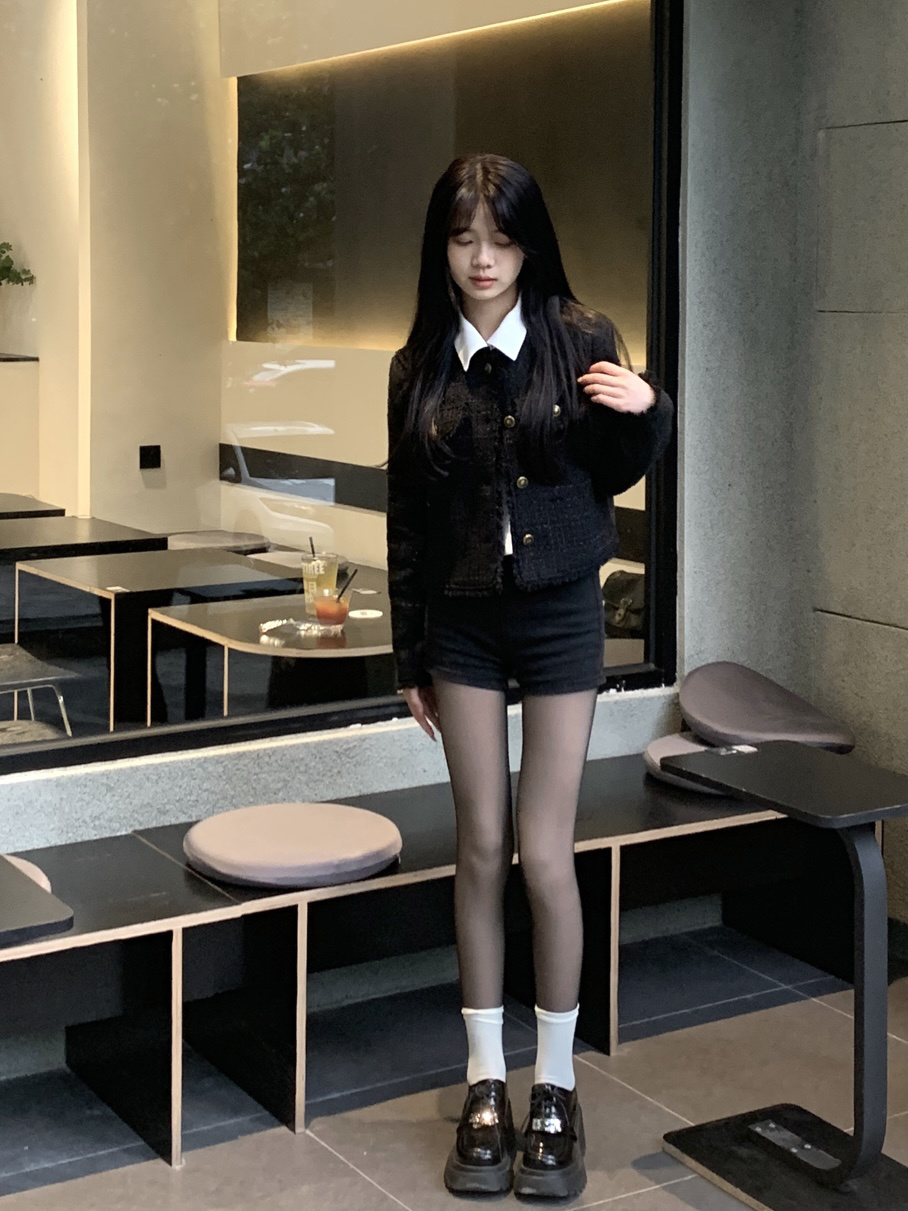 "黑丝 白袜"为何这么火?性感中带着几分乖巧,比你想象中高级