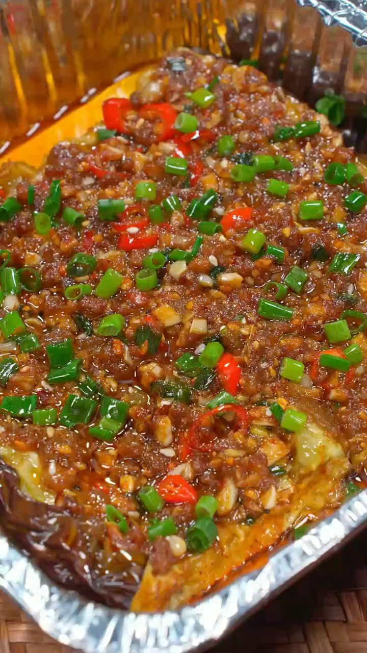 蒜香浓郁,香辣入味的肉沫烤茄子