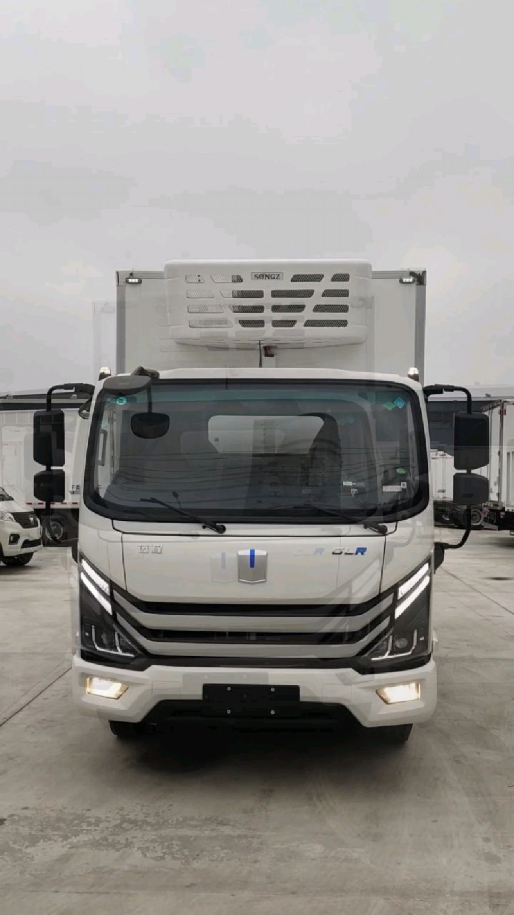 新能源冷藏车免购置税吉利汽油增程式纯电驱动的绿牌货车满油满电续航