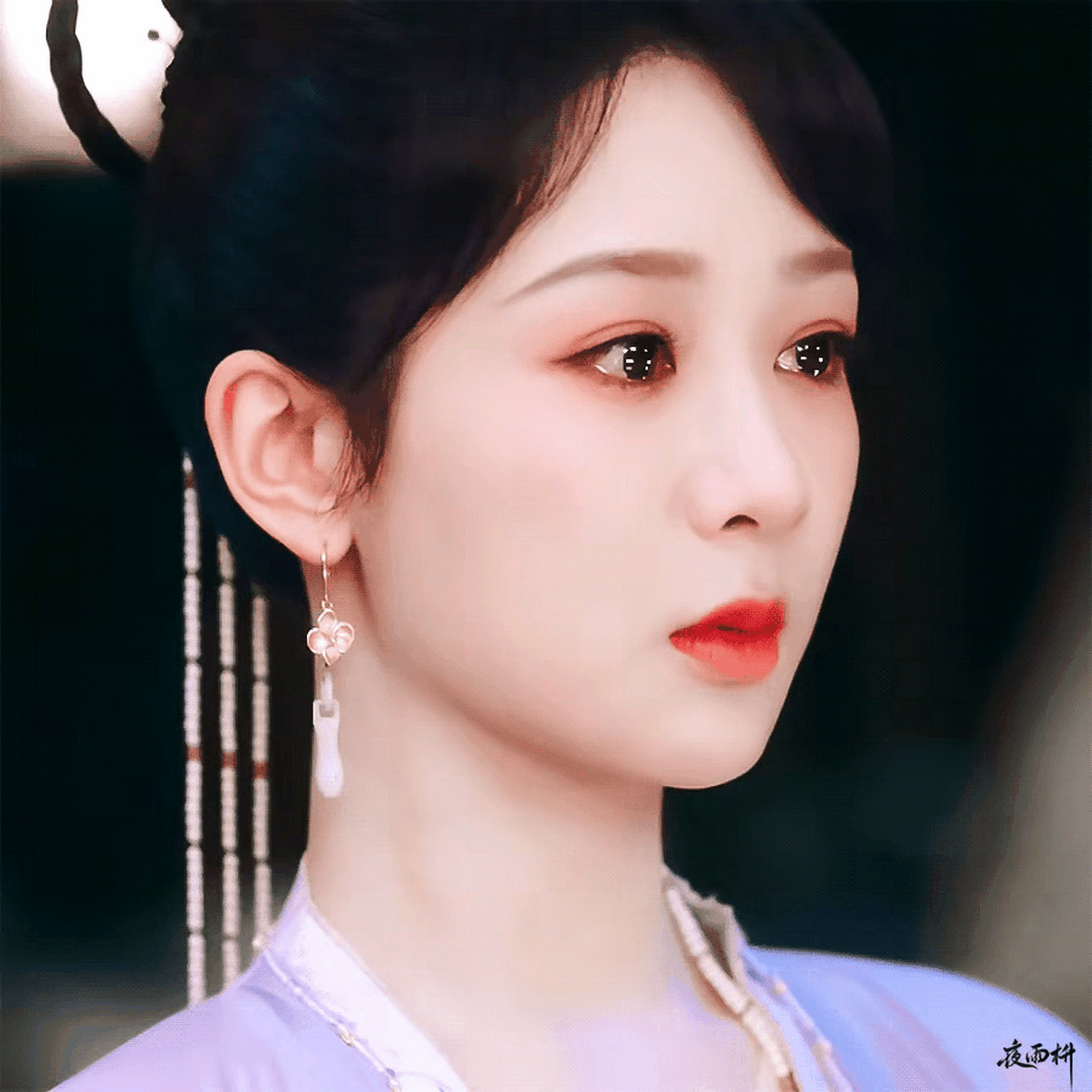 杨紫的眼睛要谢谢香蜜,眼睛真的好看的,但感觉并不是传统的狐狸眼桃花