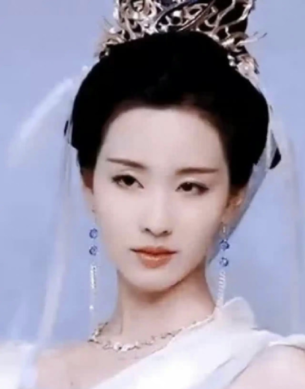 有一种慈悲的感觉,眼神好绝