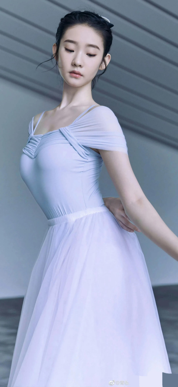 芭蕾舞女孩张艺凡,追光者成了她的永恒!