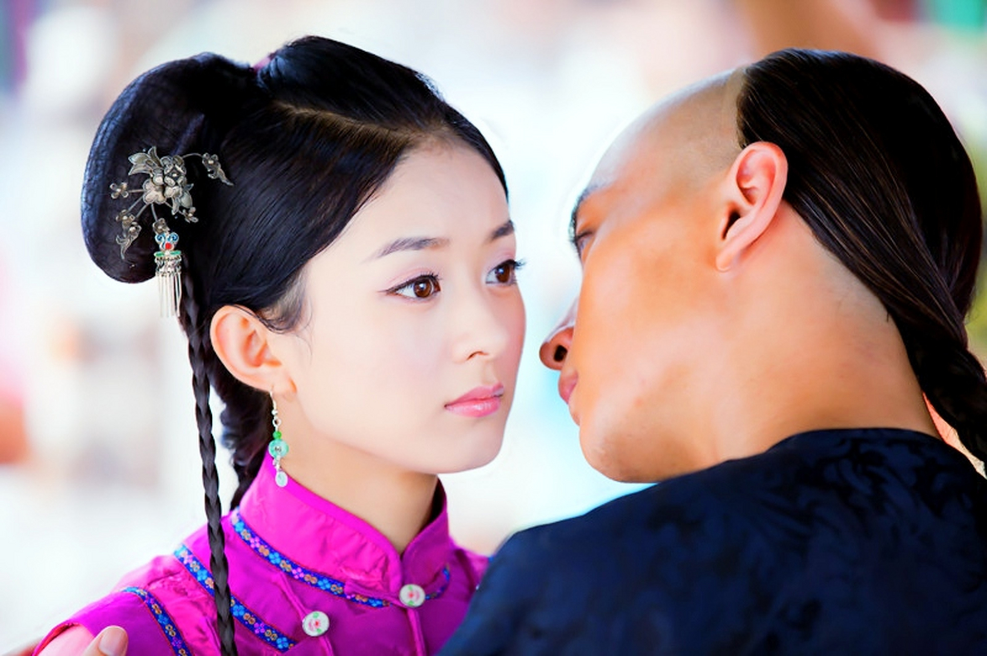 《宫锁珠帘》中赵丽颖饰演的百合,是一朵黑莲花.