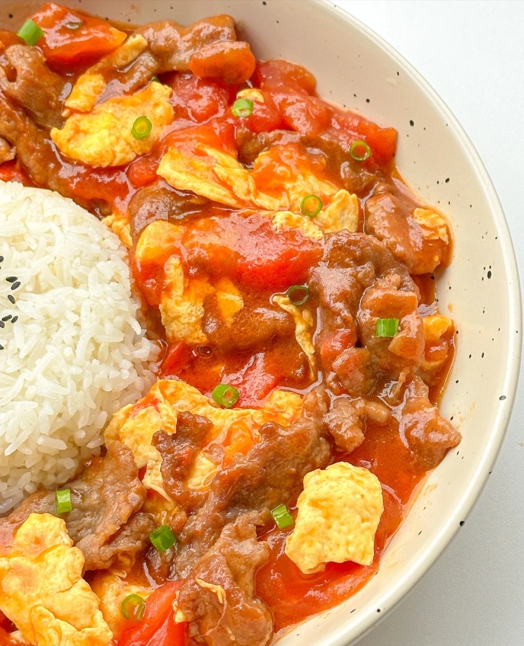 番茄滑蛋牛肉饭	酱汁浓郁好吃到舔盘!