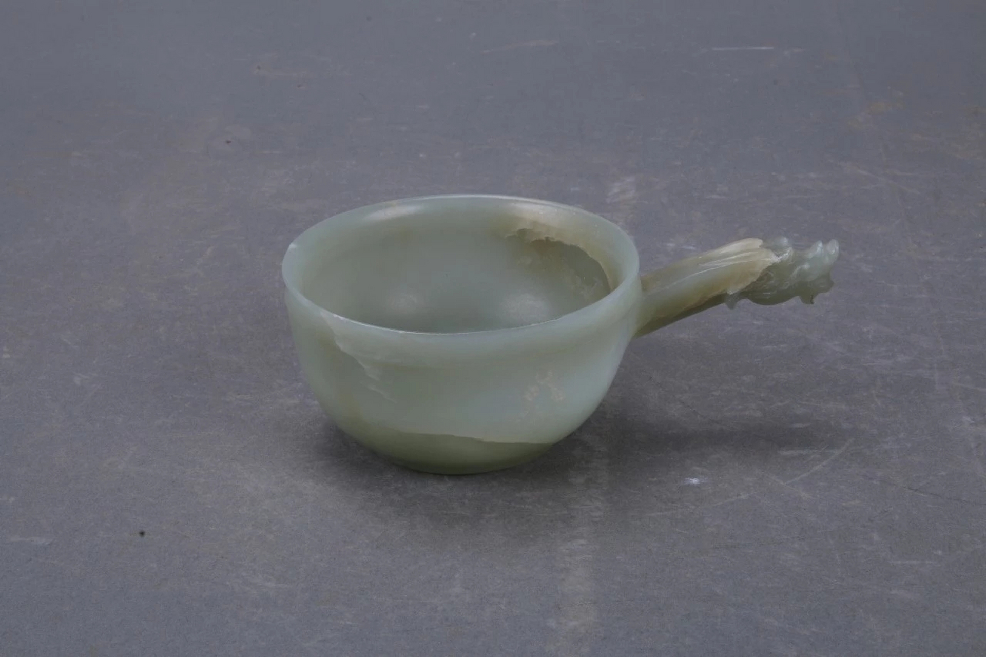 西汉龙首柄玉斗