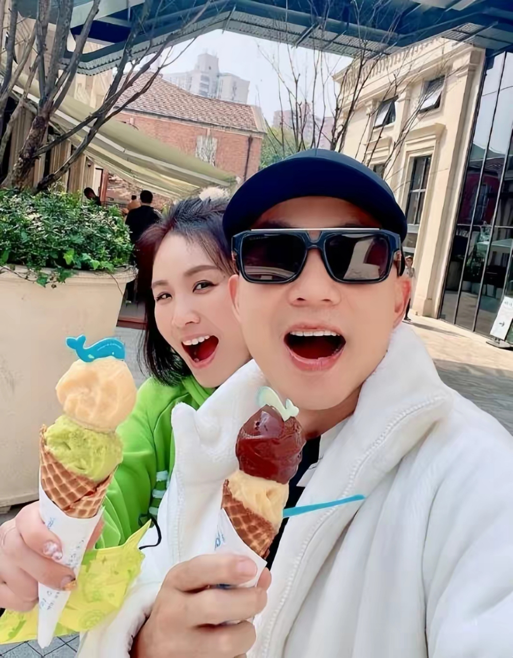 网友:刘畊宏和老婆吵架发小作文道歉,王婉霏疯狂购物,快递箱堆满屋子