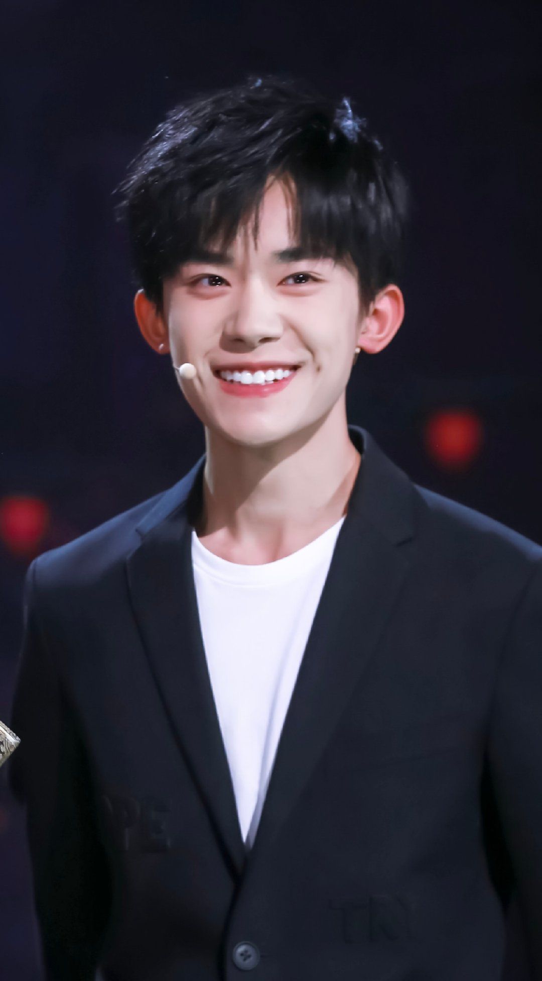 易烊千玺精选壁纸集