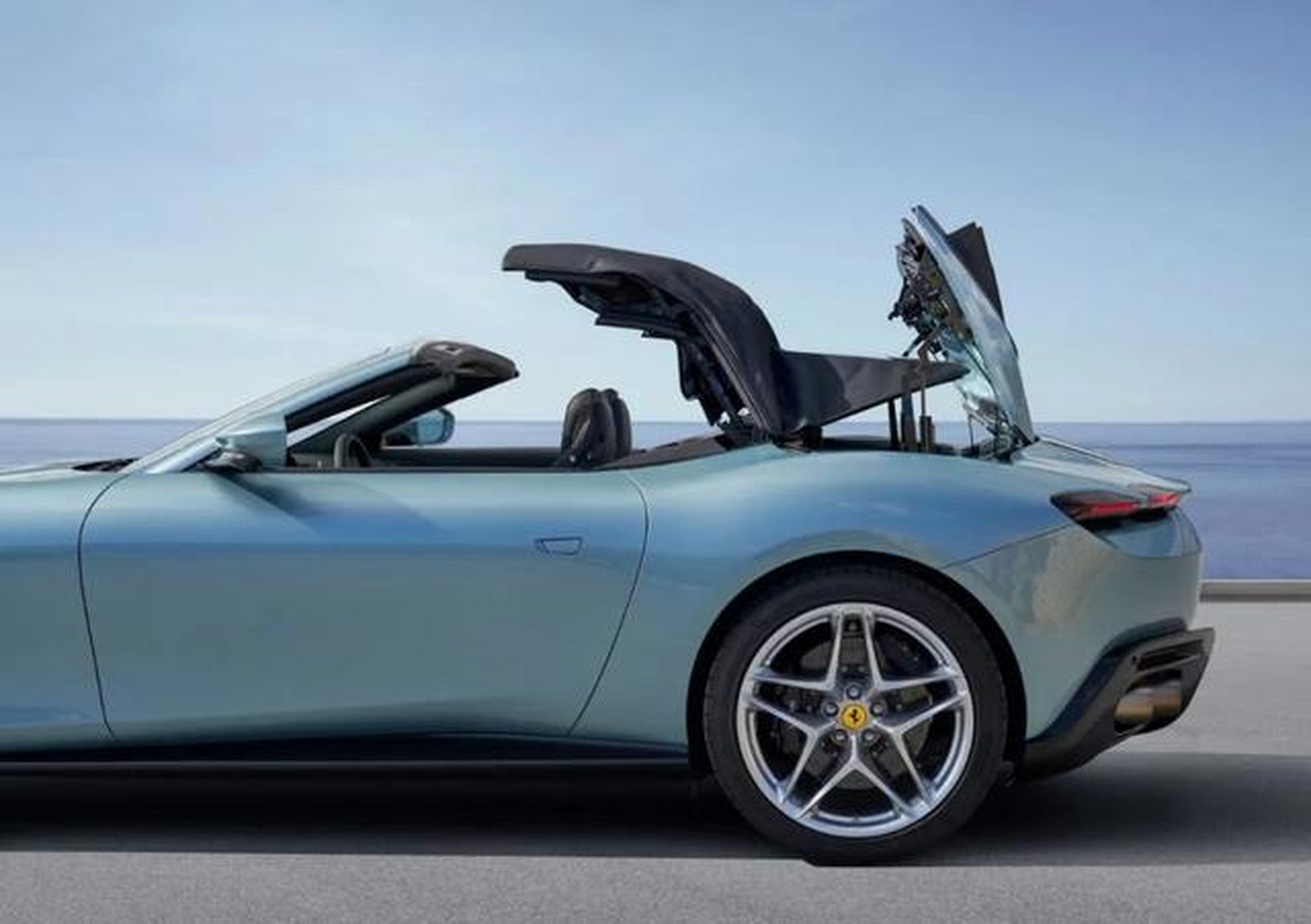 300万元敞篷超跑,法拉利roma 与玛莎mc20怎么选?#百度初秋打卡挑战赛