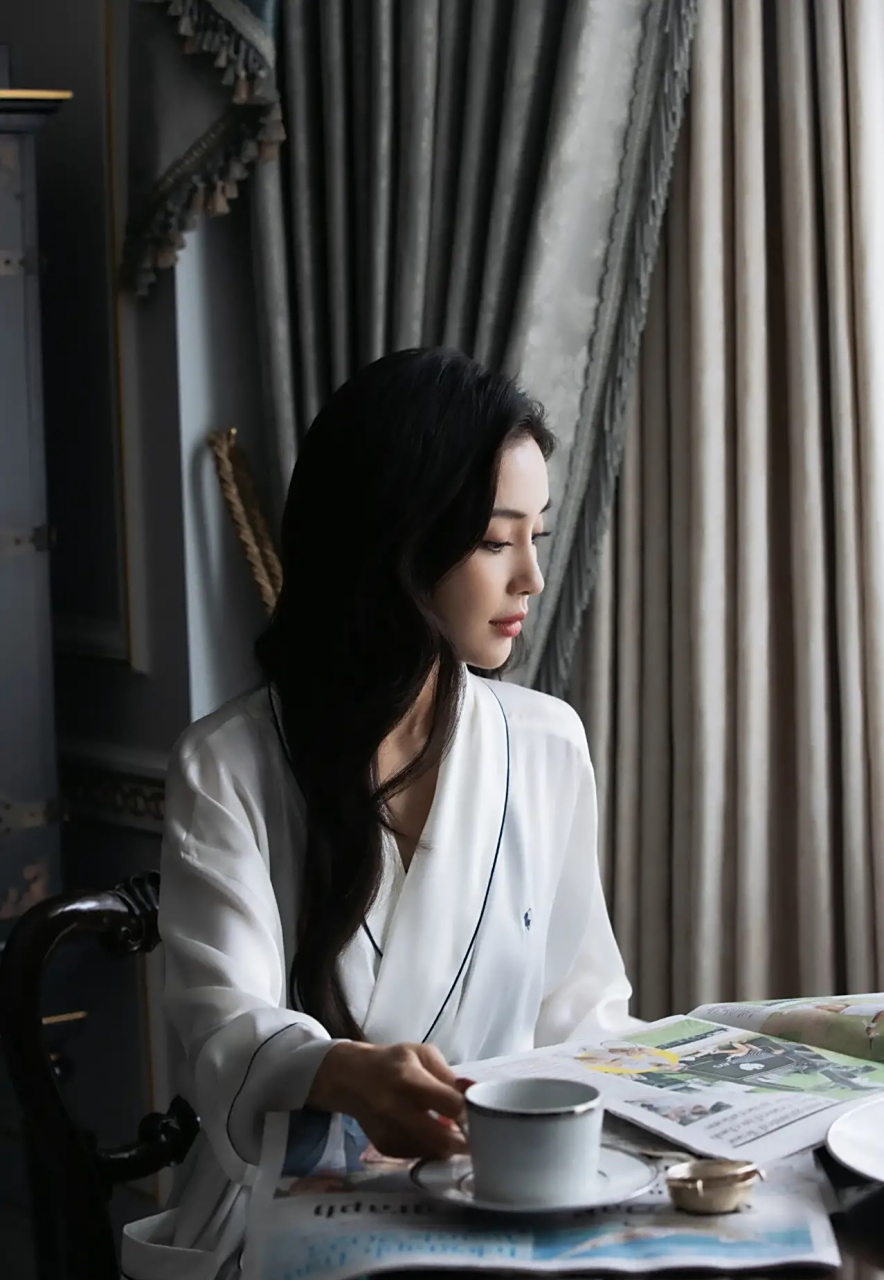 娱乐圈女明星杨颖酒店浴袍美照