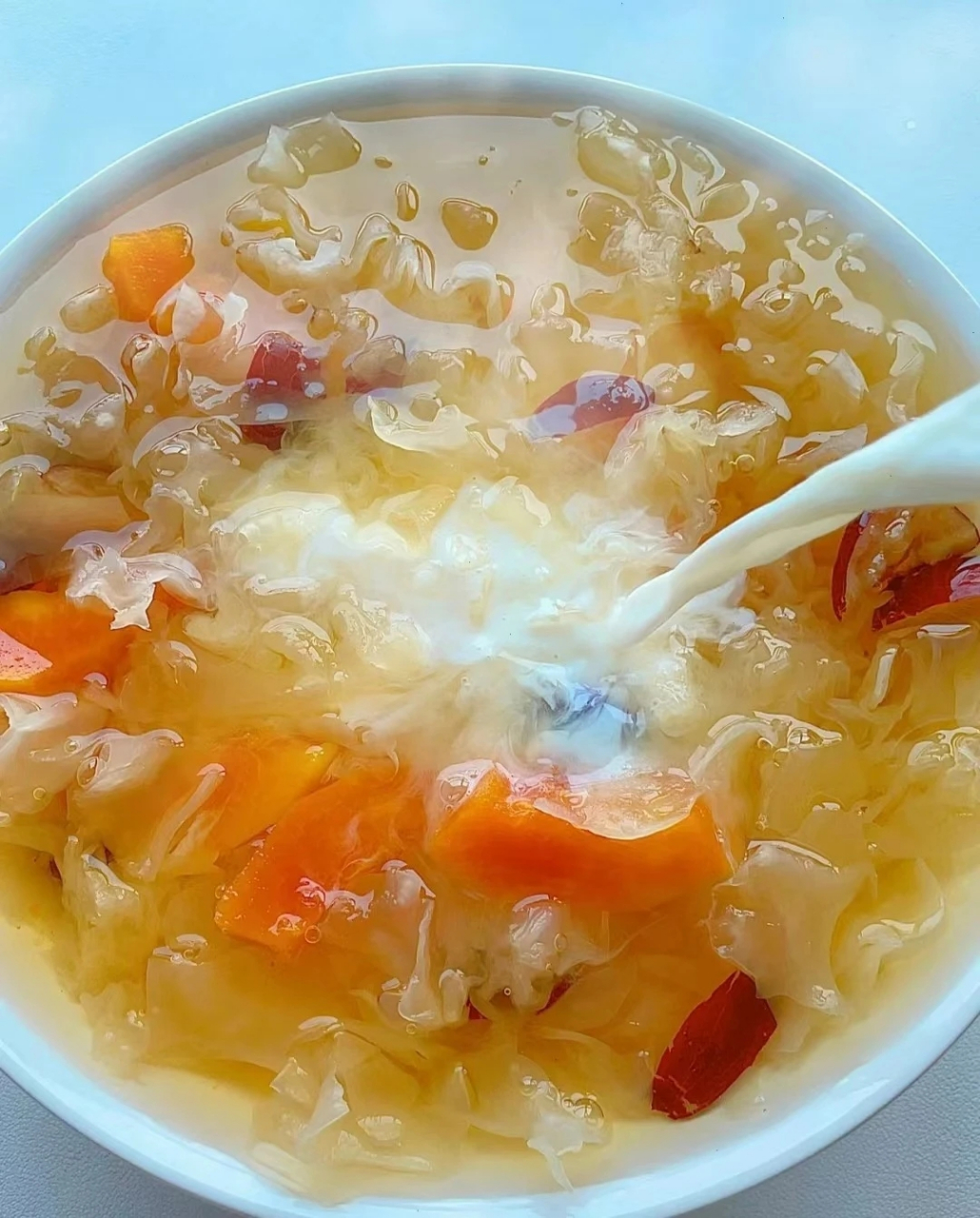 木瓜牛奶银耳羹  银耳的功效与作用:7315  功效与作用:  调节免疫