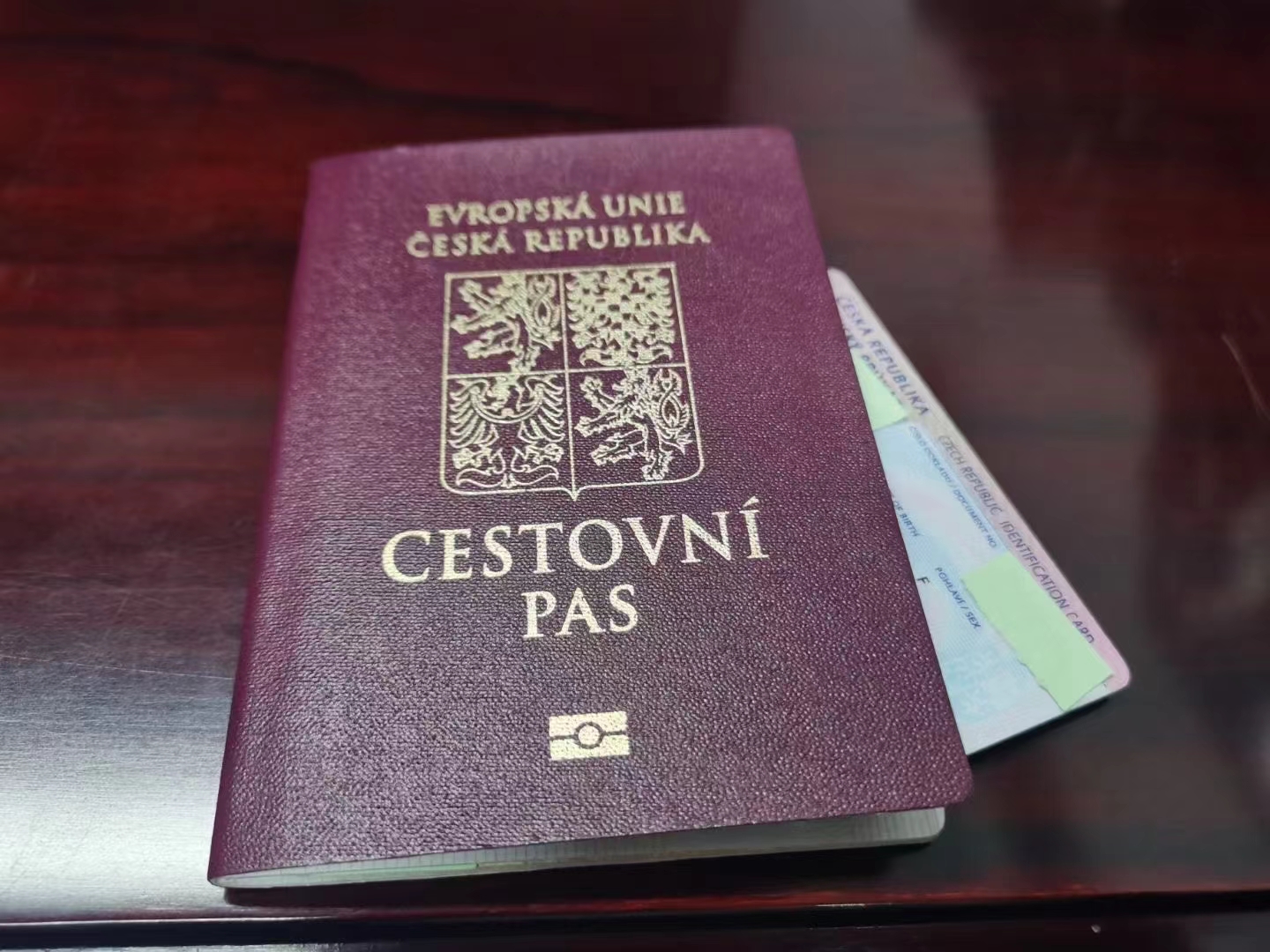 一步到位欧盟捷克护照,快速入籍定居欧洲,畅行免签美国