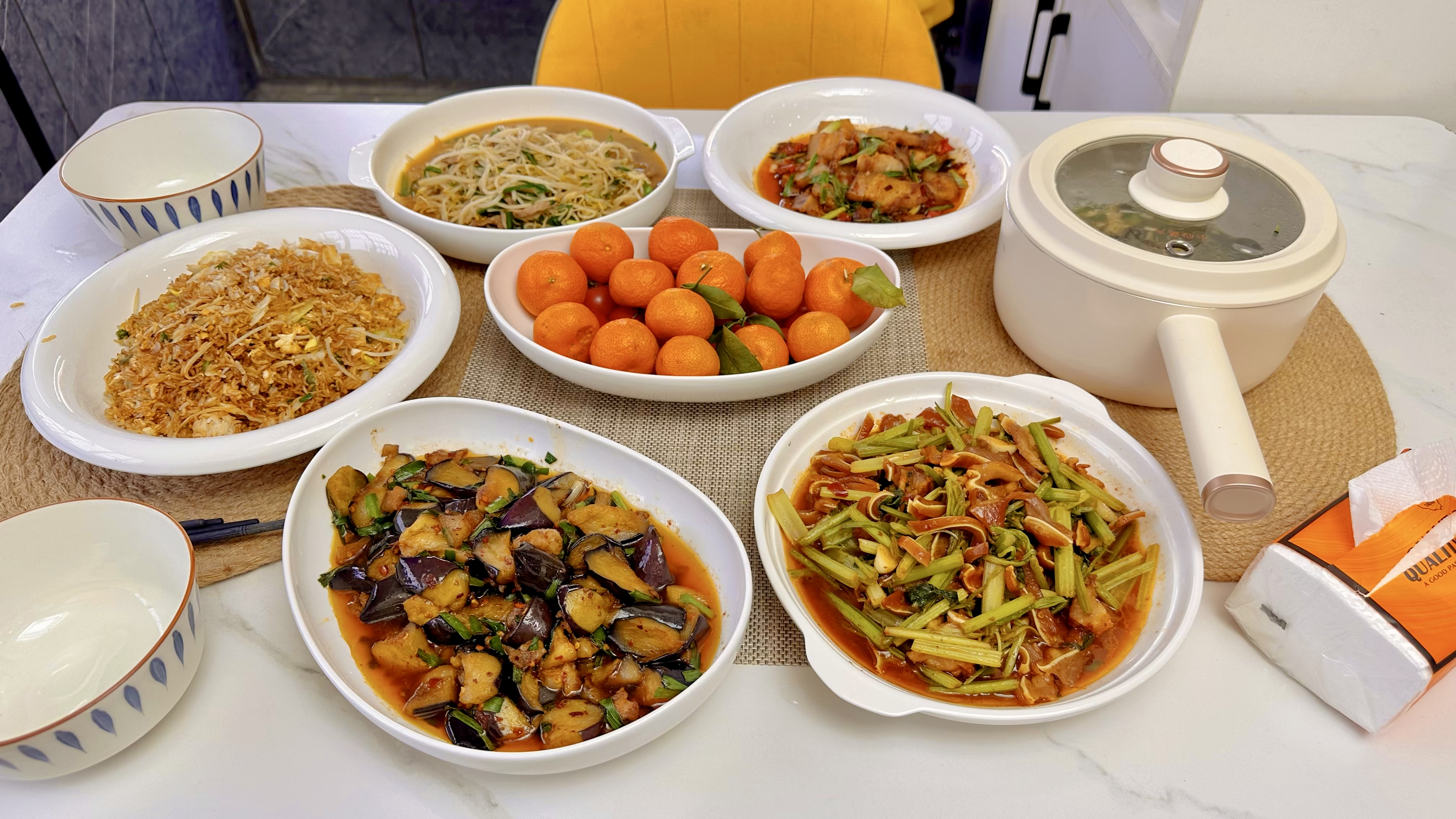 晒晒我家的晚餐,不精致但接地气,做法简单,每道菜都香辣下饭