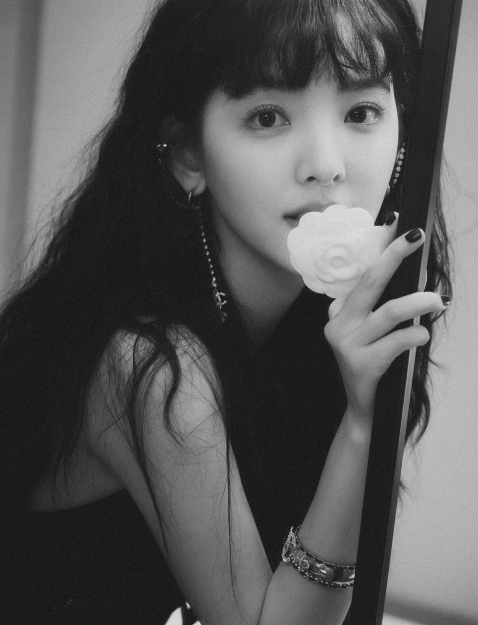 章若楠齐刘海造型,第三张有点神似宋慧乔