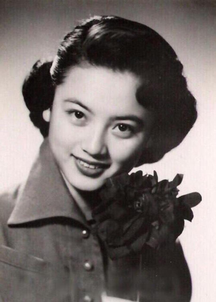 华语女星百年一姐级别女星排名 1邓丽君,公认的华人歌坛 影坛女星第