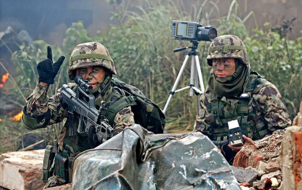 《士兵突击》冷知识,老a的迷彩服为啥那么帅,到底有何不同?