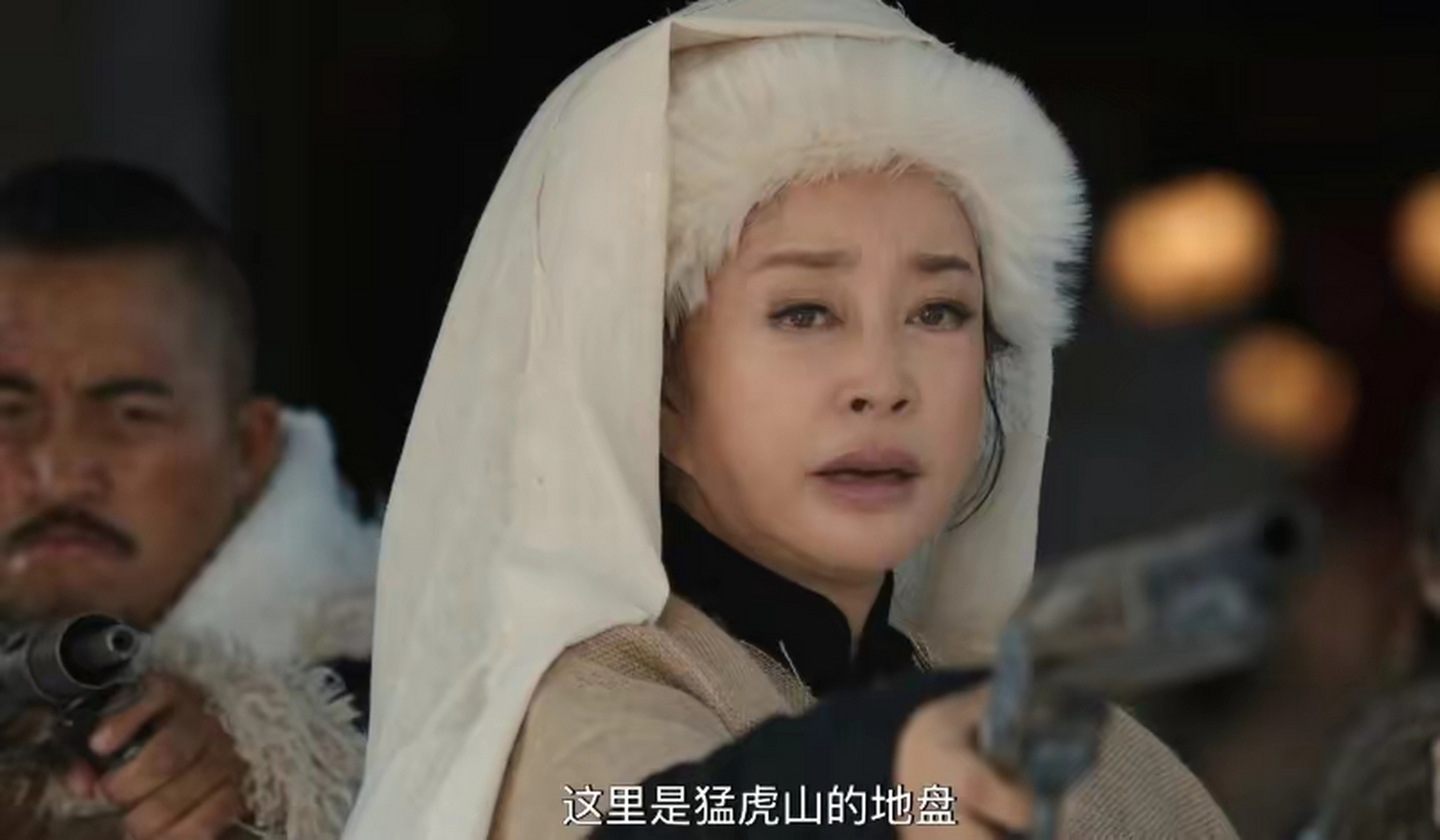 《冰雪狙击2》,刘晓庆再演小丫头丹娘,是个性格强势飒爽的女土匪,跟