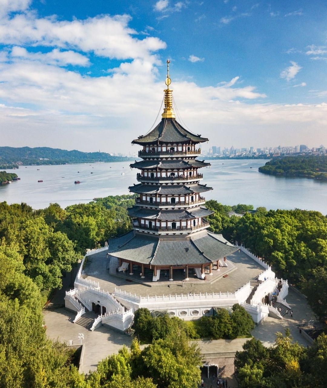 杭州著名旅游景点雷峰塔