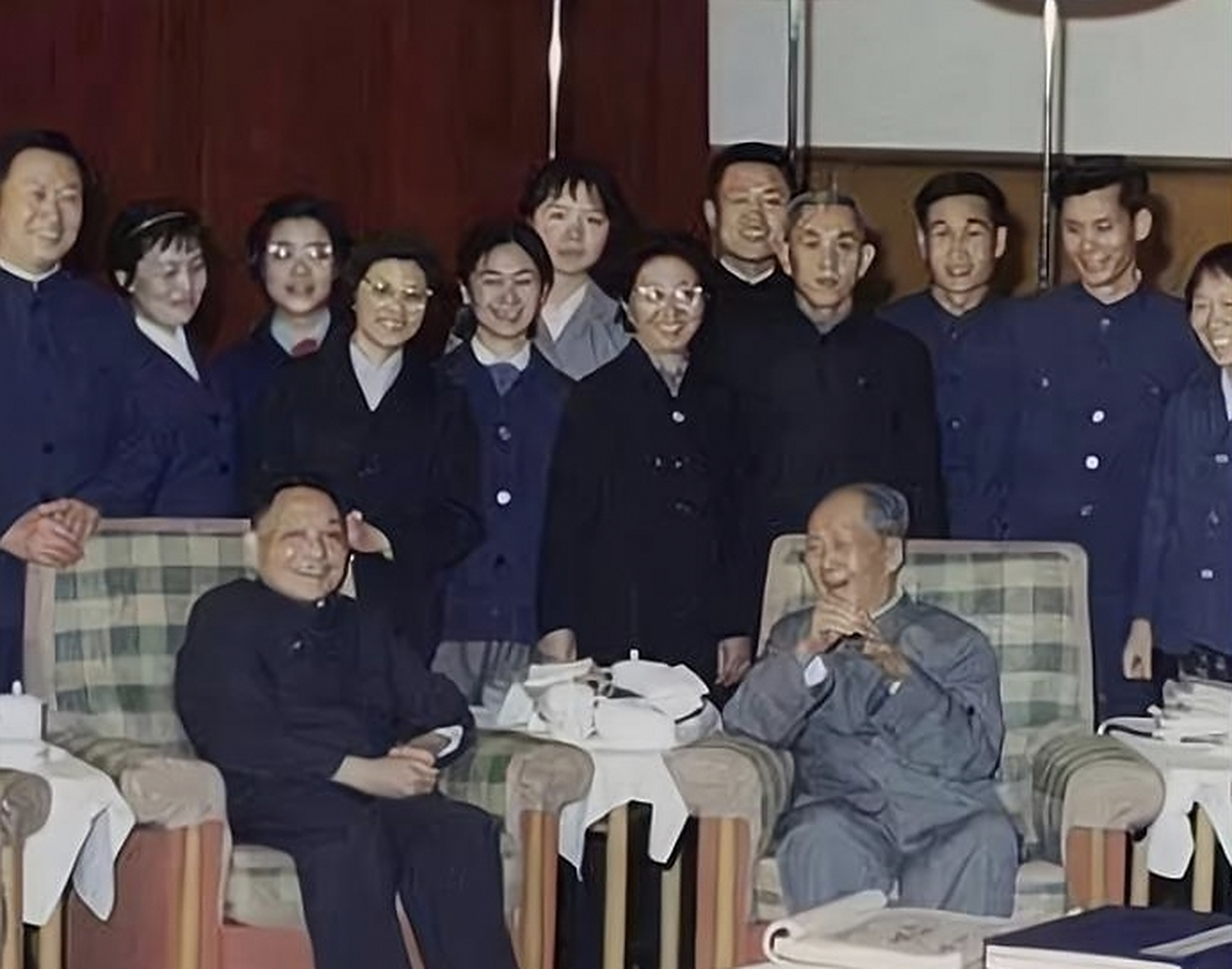 改变历史的两代伟人同款合照