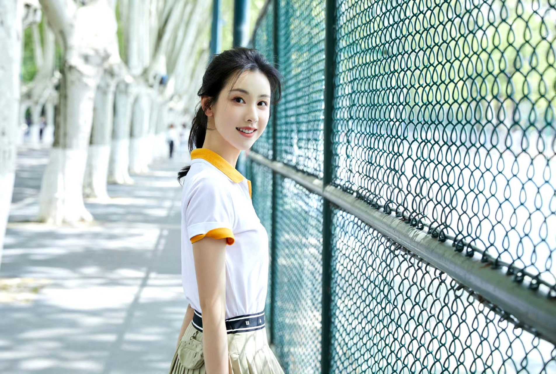 陈都灵工作室分享了一组她在南京航空航天大学拍摄的照片,南京航空